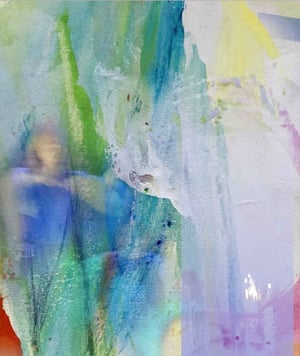 cover con sfumatura bianca viola blu e verde